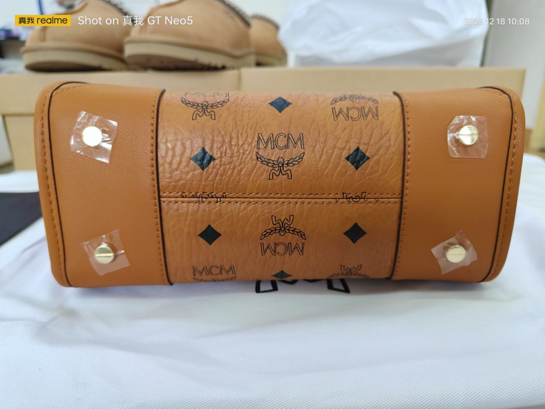 Gucci cipo Chanel ov Marc Jacobs szandal Alexander Wang webshop