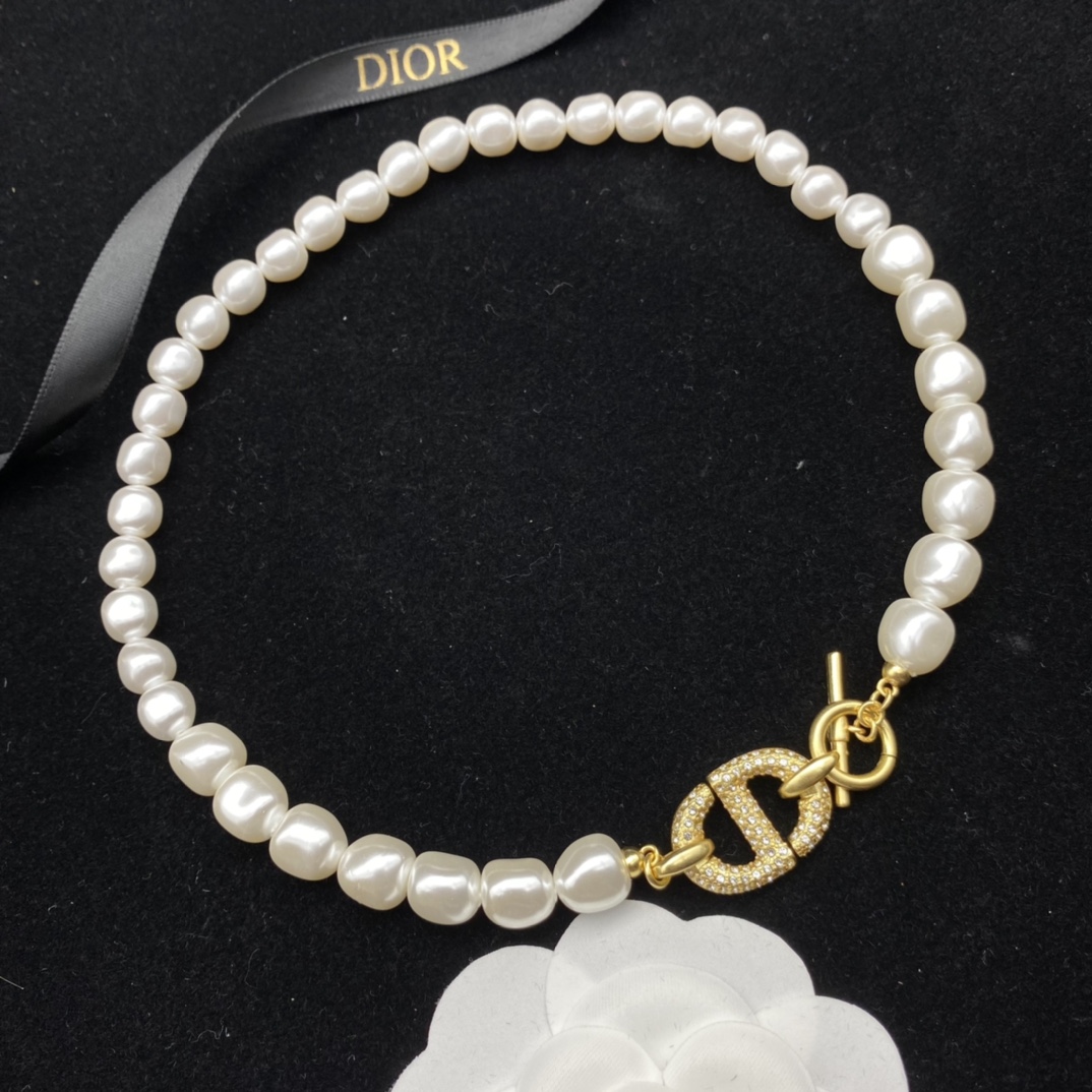 olcson Dior Pearl Necklace elado Uzlet utanzat budapest replika Gucci cipo Chanel ov Marc Jacobs szandal Alexander Wang webshop